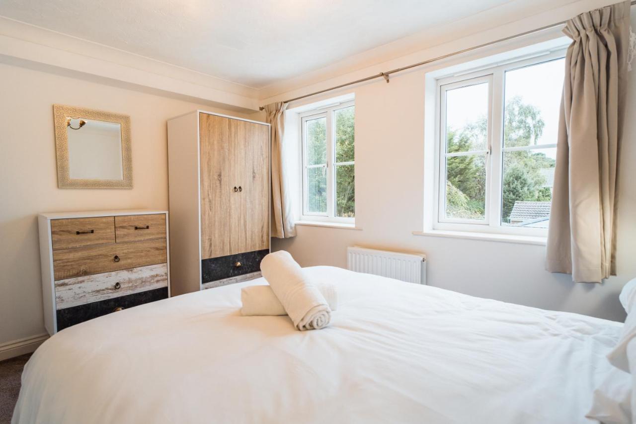 Beautiful Town House With Private Garden And Patio Βίλα Canford Magna Εξωτερικό φωτογραφία