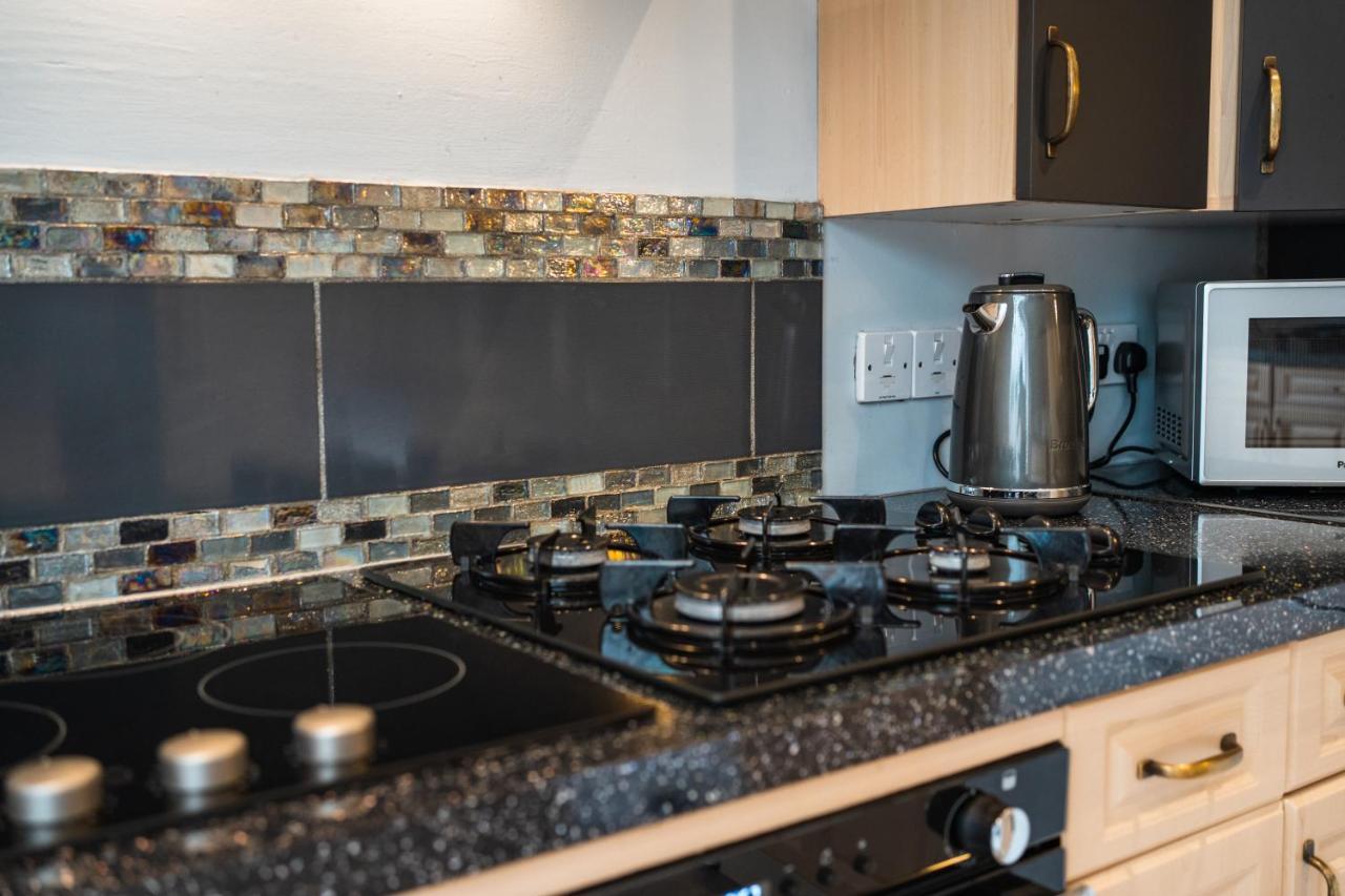 Beautiful Town House With Private Garden And Patio Βίλα Canford Magna Εξωτερικό φωτογραφία