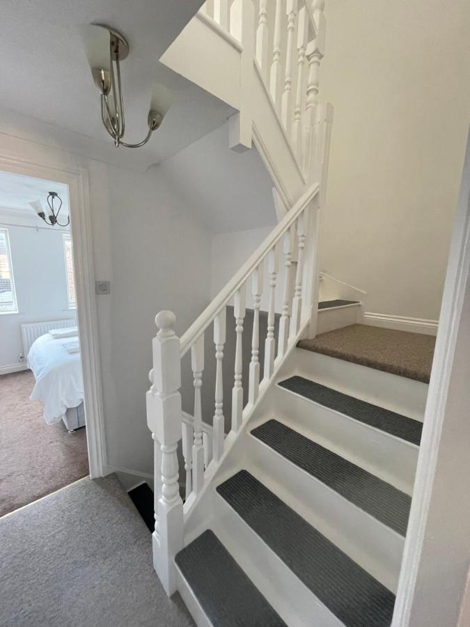 Beautiful Town House With Private Garden And Patio Βίλα Canford Magna Εξωτερικό φωτογραφία